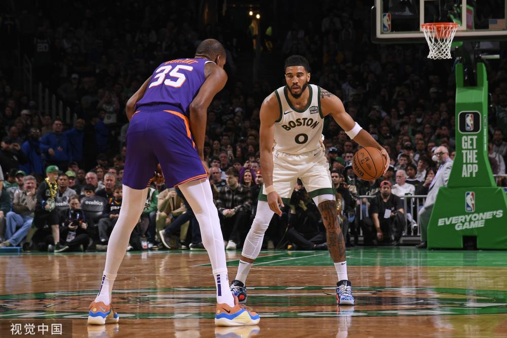 巨大而备受 巨大而备受